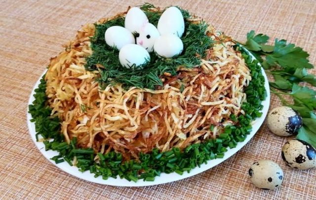 Салат «Гнездо глухаря»