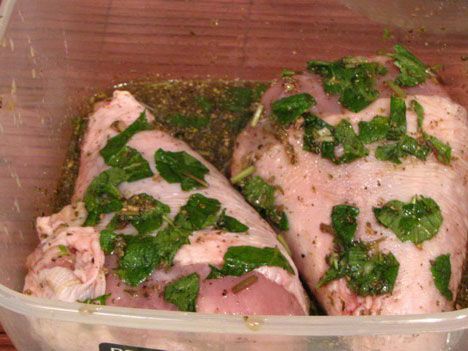 Маринование индейки с мятой